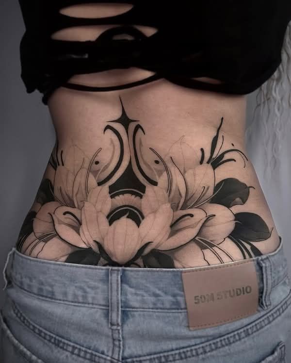 Mẫu hình xăm hõm Venus và bụng dưới
