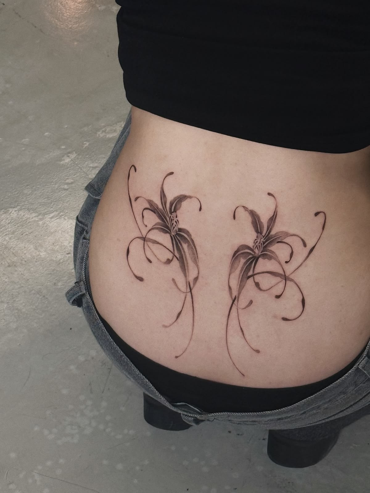 Mẫu hình xăm hõm Venus và bụng dưới