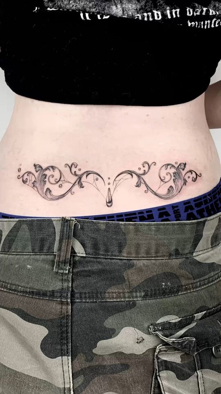 Mẫu hình xăm hõm Venus và bụng dưới
