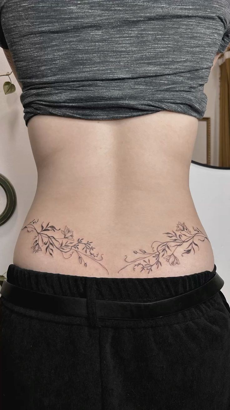 Mẫu hình xăm hõm Venus và bụng dưới