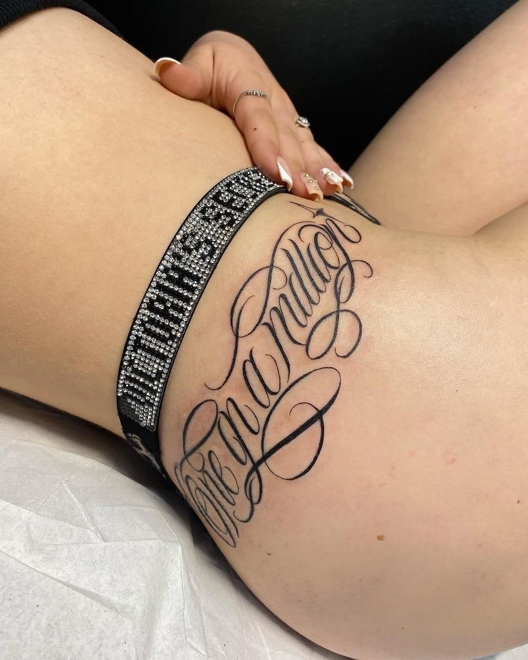 Mẫu hình xăm hõm Venus và bụng dưới – mẫu 50