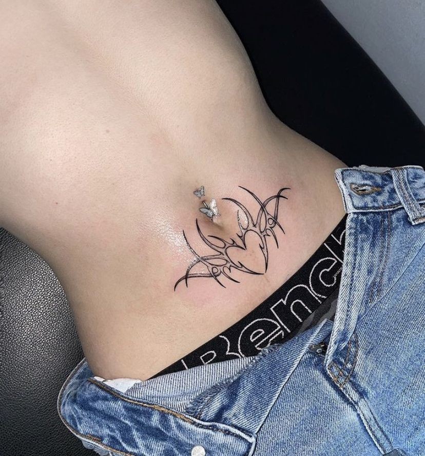 Mẫu hình xăm hõm Venus và bụng dưới