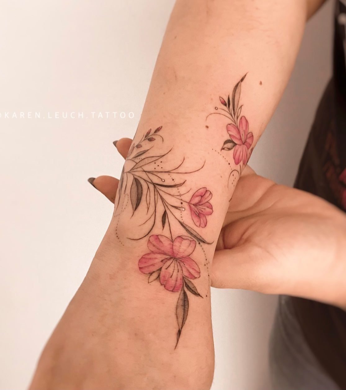 Mẫu hình xăm cổ tay cổ chân