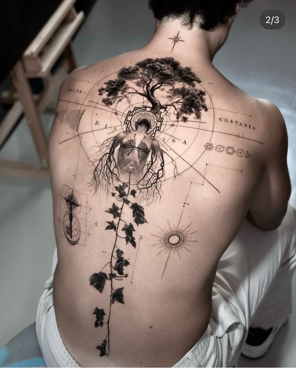 Mẫu hình xăm dọc sống lưng