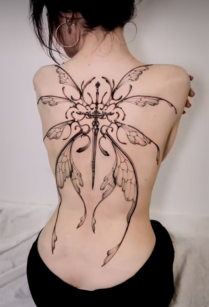 Mẫu hình xăm dọc sống lưng