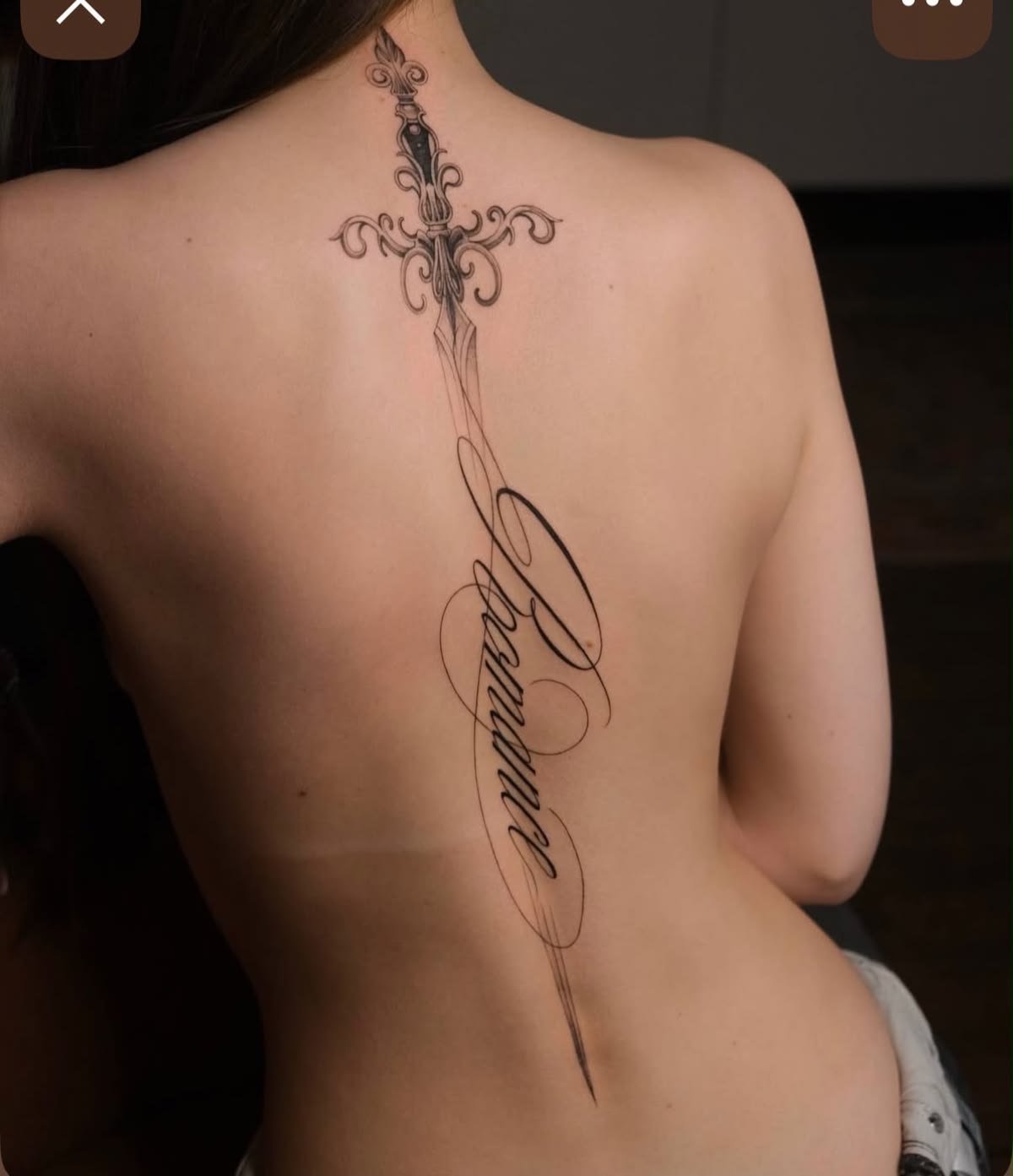 Mẫu hình xăm dọc sống lưng