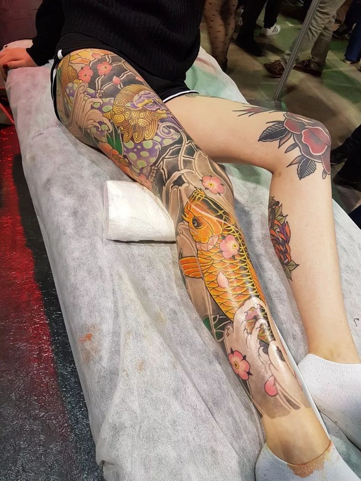 Mẫu hình xăm full chân nữ