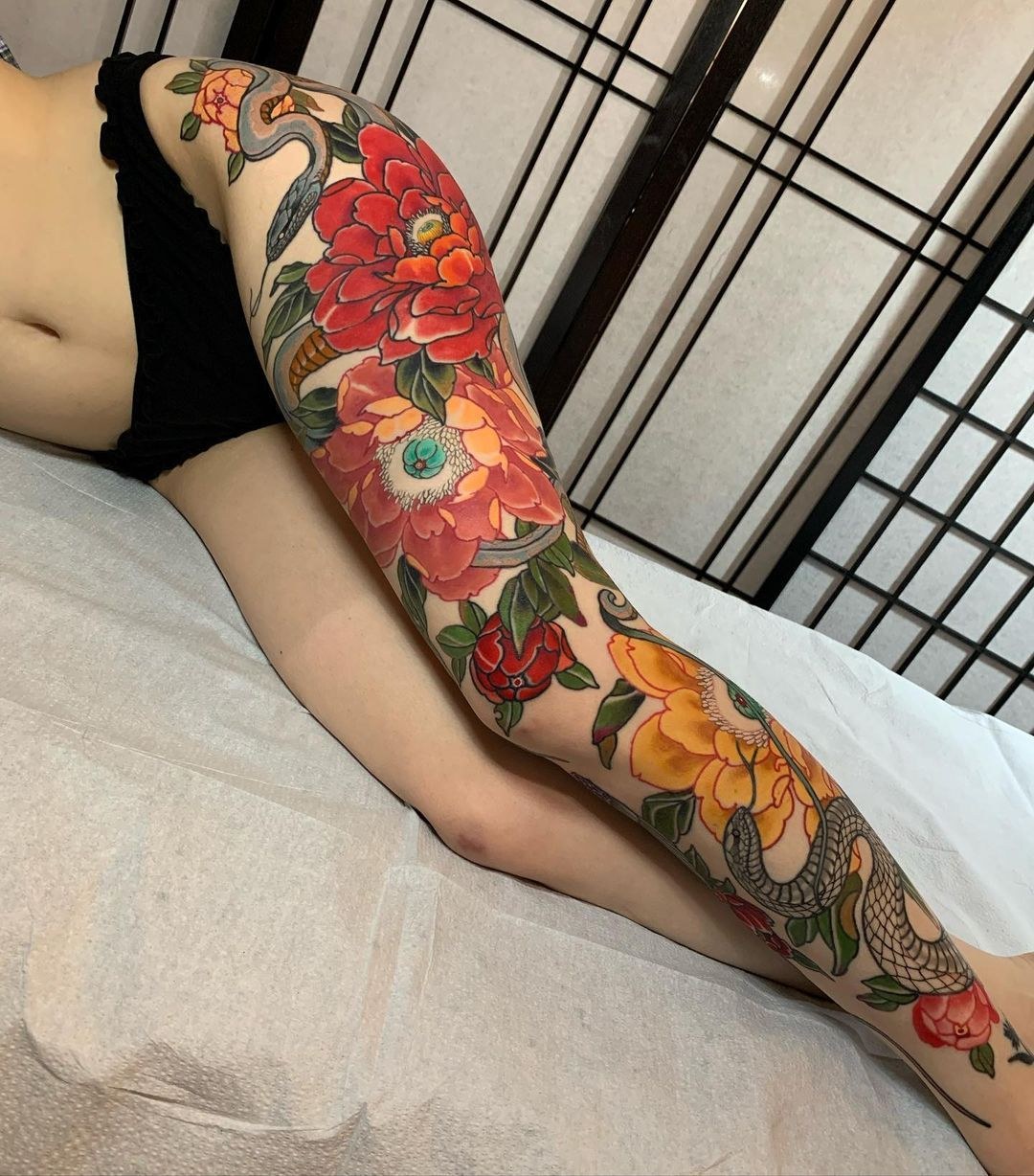 Mẫu hình xăm full chân nữ – mẫu 43