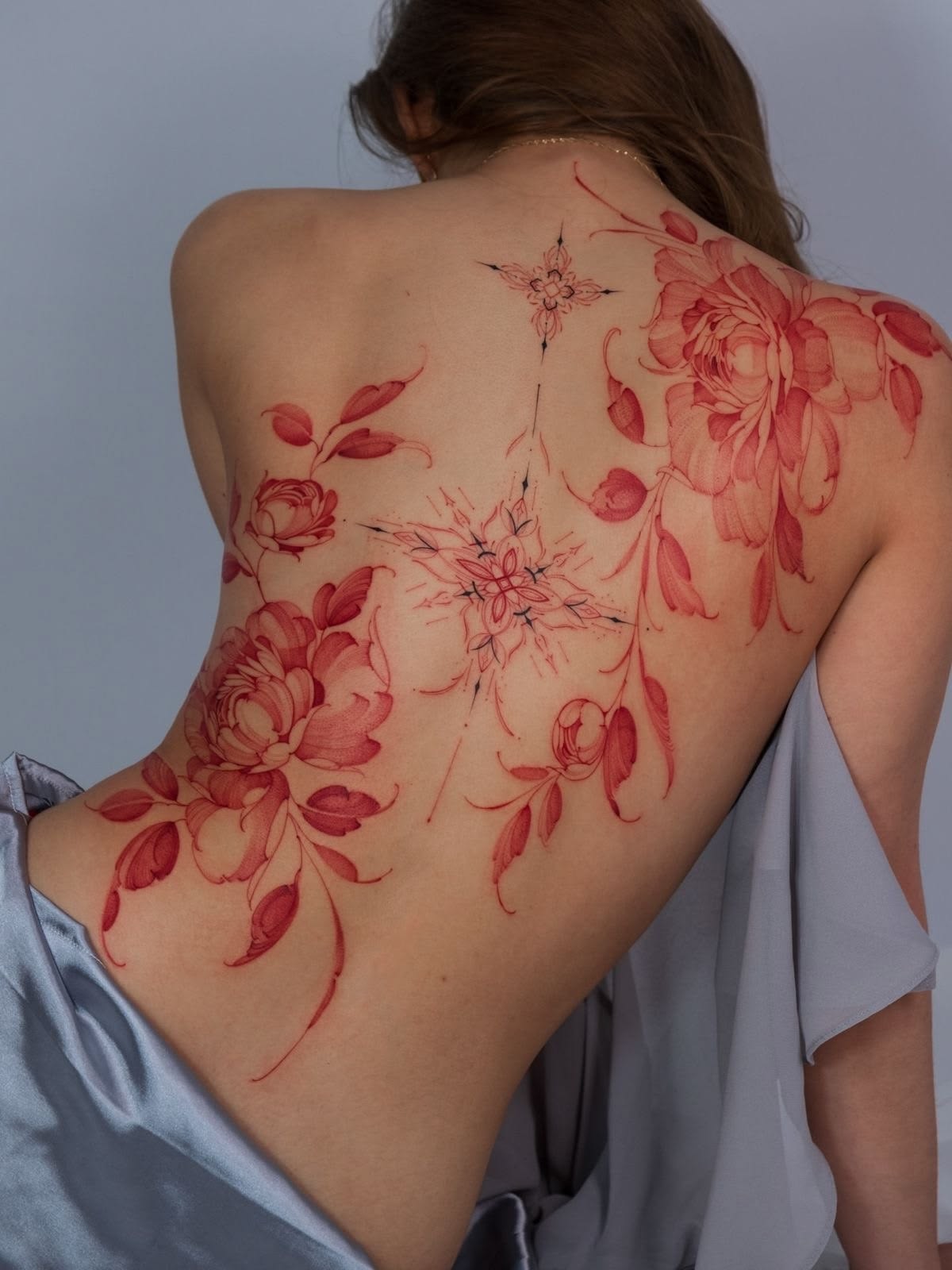 Mẫu hình xăm full lưng nữ
