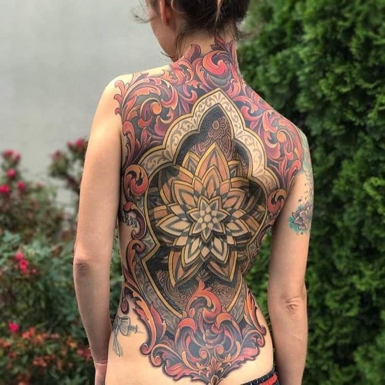 Mẫu hình xăm full lưng nữ