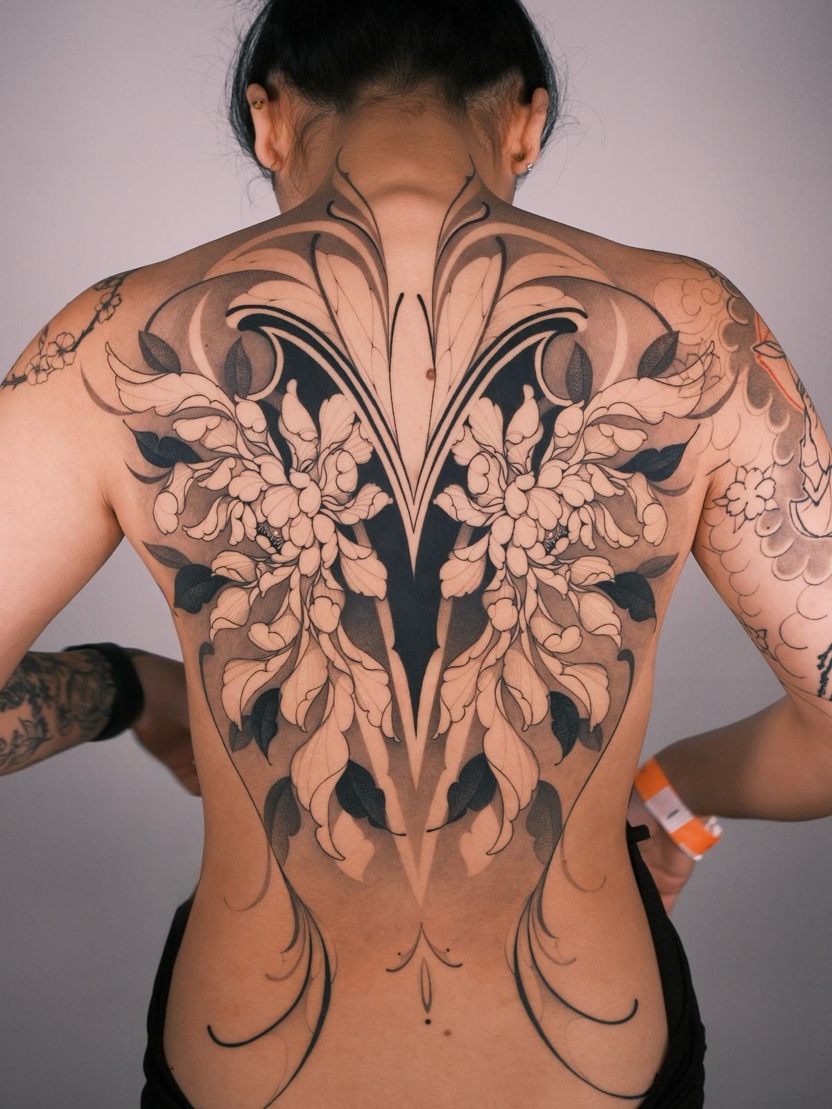 Mẫu hình xăm full lưng nữ
