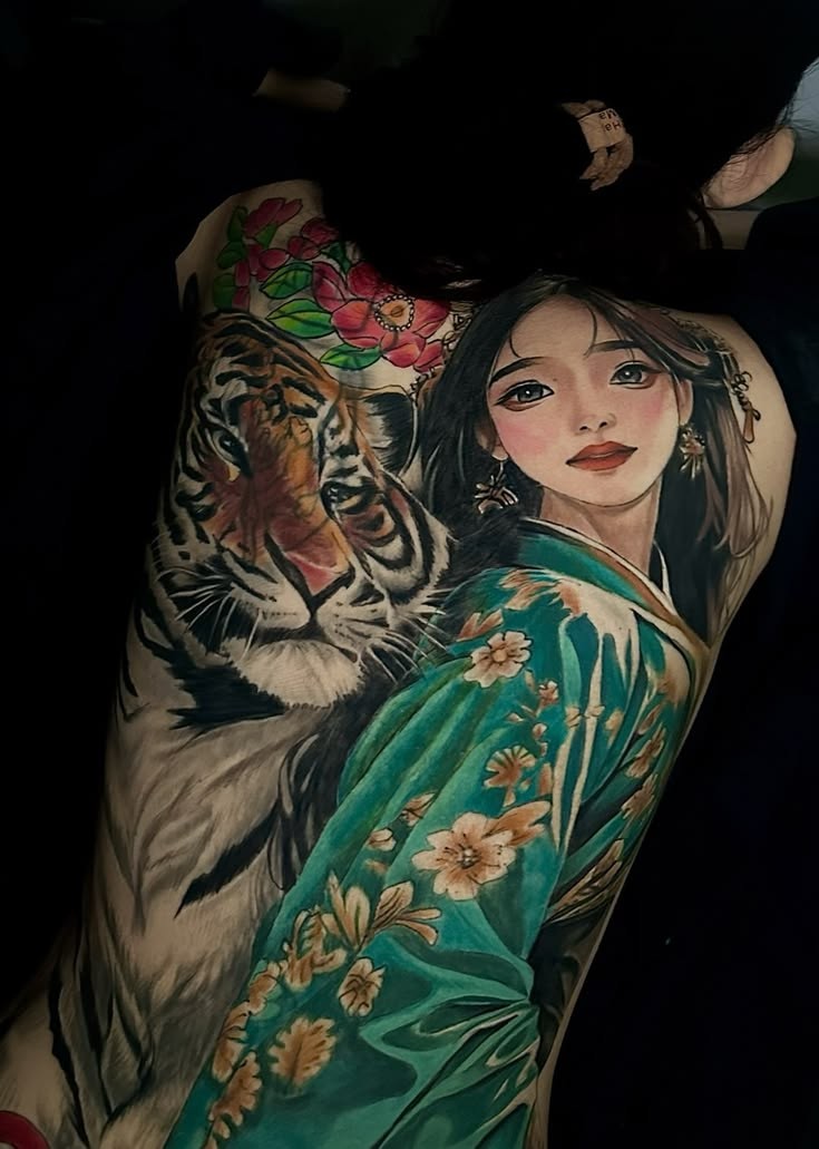 Mẫu hình xăm full lưng nữ