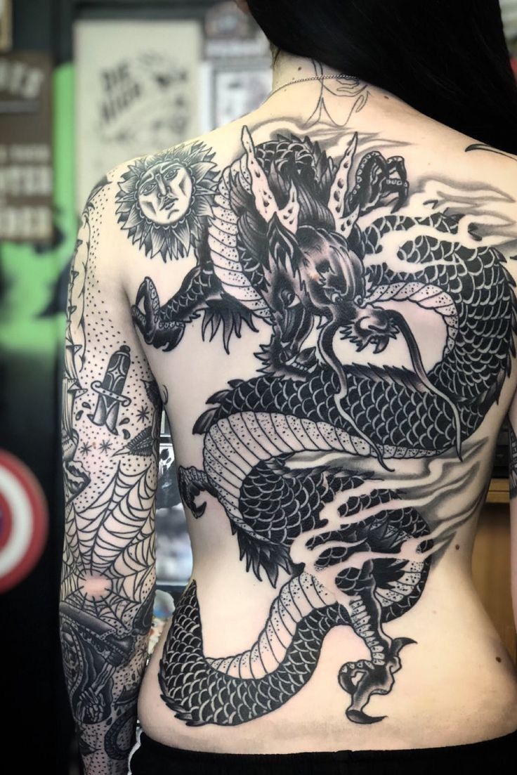 Mẫu hình xăm full lưng nữ