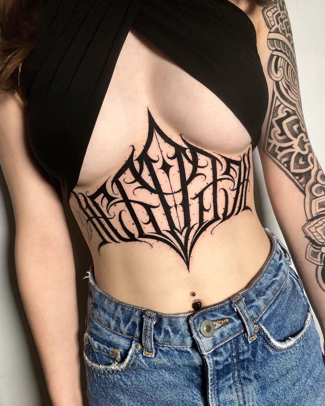 Mẫu hình xăm full ngực bụng nữ – mẫu 23