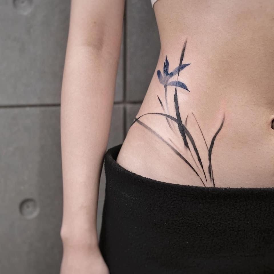 Mẫu hình xăm sườn eo