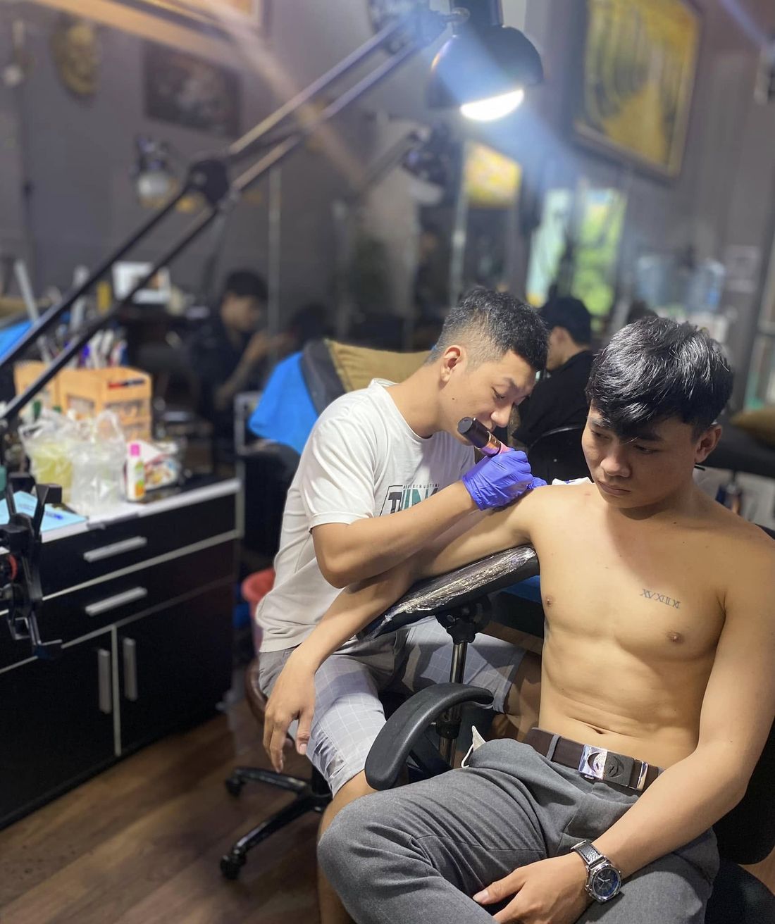 Học viên xăm khách thật có giảng viên giám sát