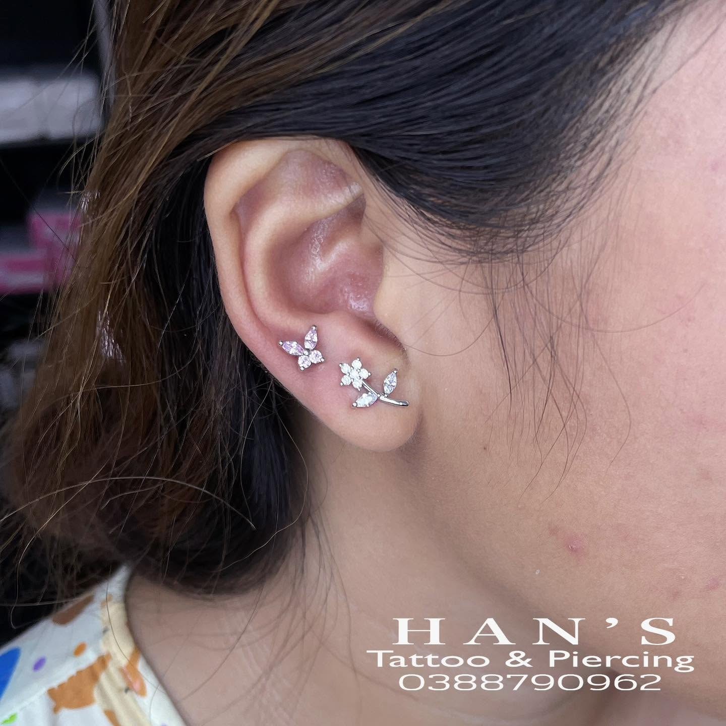 Xỏ khuyên sụn tai hình hoa tại HAN's