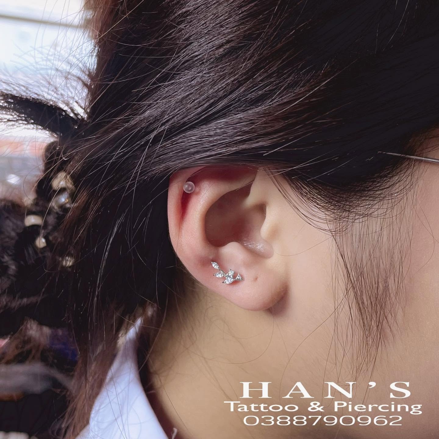 Xỏ khuyên sụn tai (Tragus) hình ngôi sao tại HAN's